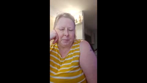 Snapshot of ivyjane3522 chatting on 04-04-26, 05:43 ivyjane3522 online show from 04-04-26, 05:43