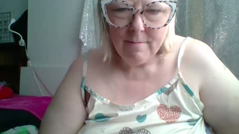 ivyjane3522 online show from 05-21-26, 02:46