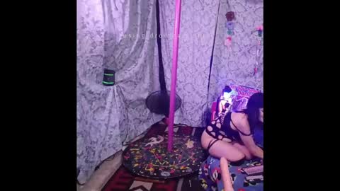 Snapshot of ivyjennifer366 chatting on 05-18-26, 04:07 ivyjennifer366 online show from 05-18-26, 04:07