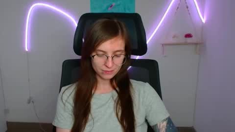 Snapshot of ivynoir_ chatting on 05-20-26, 12:33 Ivy online show from 05-20-26, 12:33