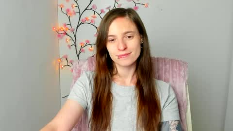 Snapshot of ivynoir_ chatting on 05-21-26, 12:45 Ivy online show from 05-21-26, 12:45
