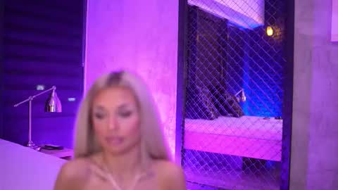 IvyRowa online show from 10-05-25, 05:22