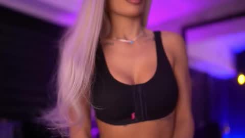 IvyRowa online show from 02-01-26, 06:06