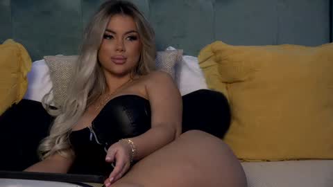 Snapshot of ivyrubens chatting on 01-27-25, 09:23 Ivy online show from 01-27-25, 09:23