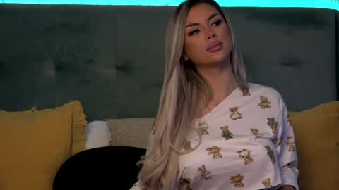 Snapshot of ivyrubens chatting on 02-19-25, 10:23 Ivy online show from 02-19-25, 10:23