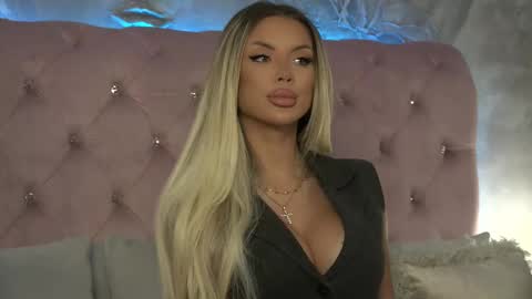 Snapshot of ivyrubens chatting on 10-23-25, 05:51 Ivy online show from 10-23-25, 05:51