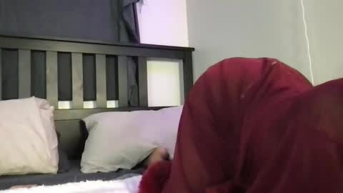 ivyskye_ online show from 05-15-26, 01:34