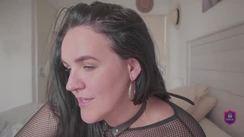 Ivy Swings online show from 02-05-25, 01:33