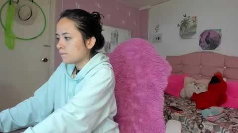 Snapshot of ivyyemerald_ chatting on 05-20-26, 12:00 IVY online show from 05-20-26, 12:00