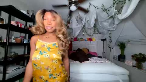 Snapshot of iwantyami chatting on 12-19-25, 12:28 iwantyami online show from 12-19-25, 12:28