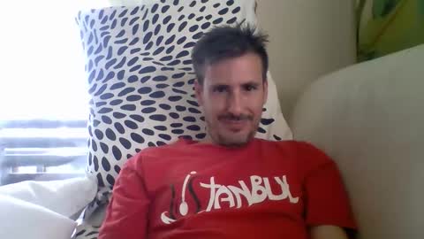 Snapshot of iyoperro chatting on 09-18-25, 10:06 Casandro online show from 09-18-25, 10:06