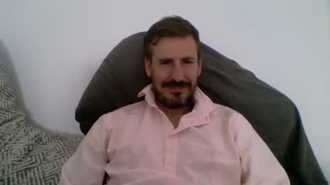 Snapshot of iyoperro chatting on 10-13-25, 09:42 Casandro online show from 10-13-25, 09:42