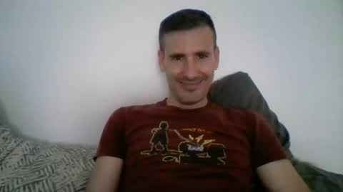 Snapshot of iyoperro chatting on 10-16-25, 12:17 Casandro online show from 10-16-25, 12:17