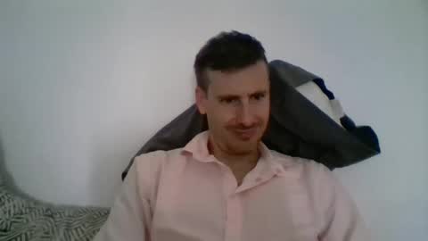 Snapshot of iyoperro chatting on 10-17-25, 12:08 Casandro online show from 10-17-25, 12:08