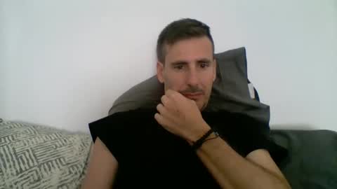 Snapshot of iyoperro chatting on 10-19-25, 12:17 Casandro online show from 10-19-25, 12:17