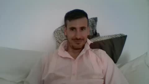 Snapshot of iyoperro chatting on 10-21-25, 01:01 Casandro online show from 10-21-25, 01:01