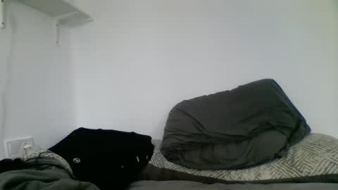 Snapshot of iyoperro chatting on 10-30-25, 01:34 Casandro online show from 10-30-25, 01:34