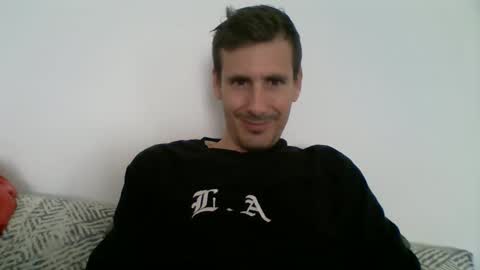 Snapshot of iyoperro chatting on 12-03-25, 09:29 Casandro online show from 12-03-25, 09:29