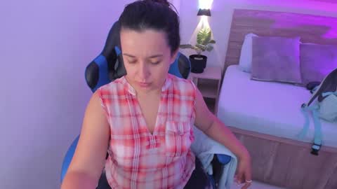 Iza online show from 09-16-25, 01:12