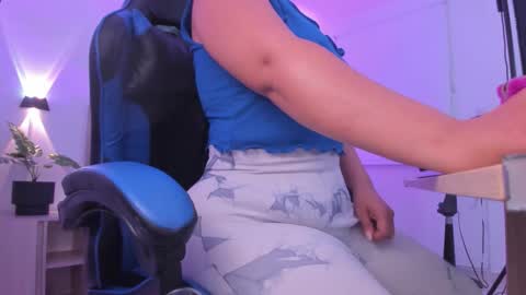 Iza online show from 11-29-25, 03:09