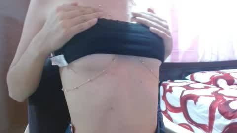 Snapshot of izy_bell chatting on 11-20-25, 06:51 Izzyy online show from 11-20-25, 06:51