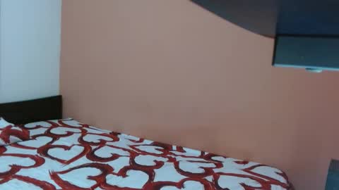 Snapshot of izy_bell chatting on 12-02-25, 10:27 Izzyy online show from 12-02-25, 10:27