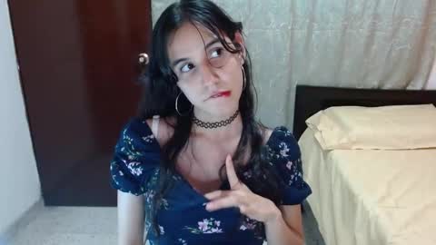 Snapshot of izy_bell chatting on 12-16-25, 09:53 Izzyy online show from 12-16-25, 09:53