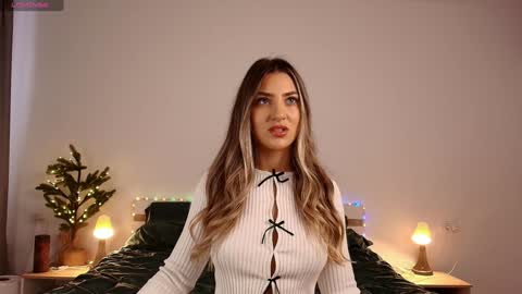 Snapshot of izy_bellee chatting on 01-15-25, 10:49 izy bellee online show from 01-15-25, 10:49