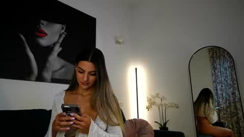 Snapshot of izy_bellee chatting on 07-21-26, 05:37 izy bellee online show from 07-21-26, 05:37