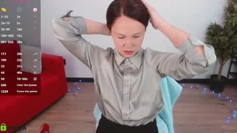Snapshot of izzy_cam chatting on 05-04-26, 05:47 Queen of nylon Victoria online show from 05-04-26, 05:47