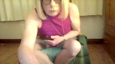 Snapshot of izzy_mchoney chatting on 05-16-26, 12:29 izzy_mchoney online show from 05-16-26, 12:29