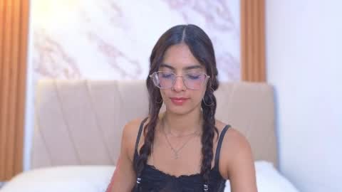 j_belle_ online show from 05-27-26, 01:57