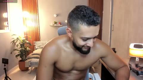 Calix  Independient model Insta and twt Calixsnake online show from 05-26-26, 12:39