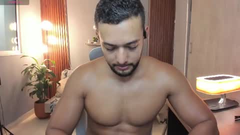 Calix  Independient model Insta and twt Calixsnake online show from 06-24-26, 12:09