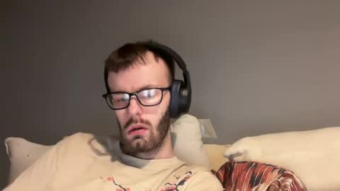 Snapshot of j_ddog chatting on 07-19-26, 01:15 JDogg online show from 07-19-26, 01:15