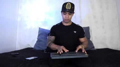 Snapshot of j_musiry chatting on 01-23-25, 05:02 i am juan musiry independent model online show from 01-23-25, 05:02