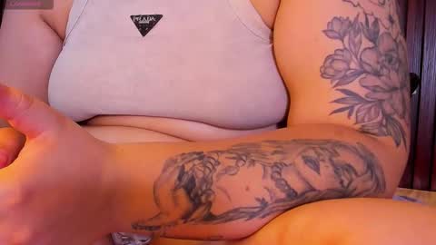   online show from 11-12-25, 05:08