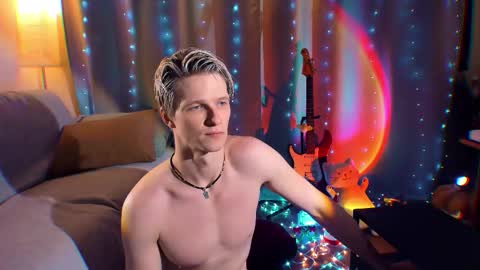 Snapshot of jack_frozt chatting on 12-20-25, 01:12 brestonsweet online show from 12-20-25, 01:12