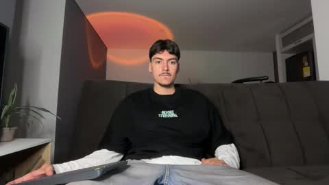 INDEPENDENT MODEL online show from 11-23-25, 04:01