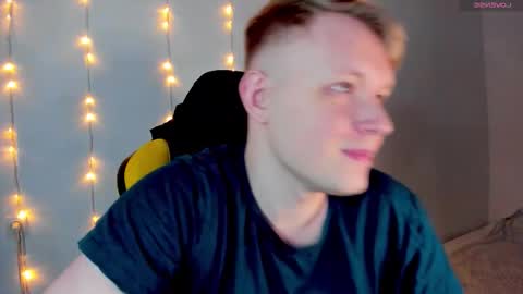 Snapshot of jack_only__ chatting on 10-29-25, 01:52 Anton online show from 10-29-25, 01:52