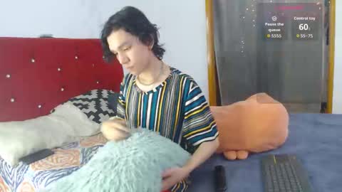 Snapshot of jack_s21 chatting on 11-30-25, 03:32 Laick online show from 11-30-25, 03:32