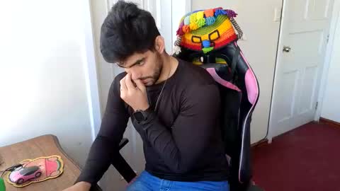 Snapshot of jackecuador chatting on 12-14-25, 05:18 Jack online show from 12-14-25, 05:18