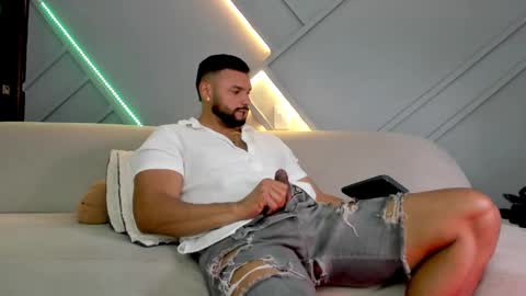 Snapshot of jackson_wayne__ chatting on 02-24-25, 03:42 Jackson Wayne online show from 02-24-25, 03:42