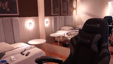 Jackson Bell online show from 09-25-25, 06:00