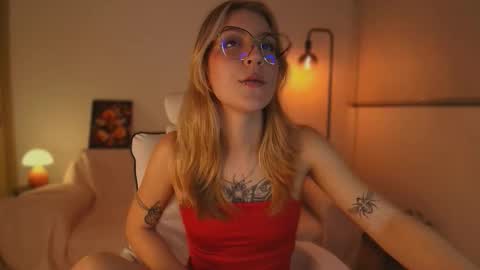 Linda Sofia help me get to 100 thumbs up online show from 10-12-25, 05:06