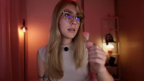 Linda Sofia help me get to 100 thumbs up online show from 03-28-26, 03:06