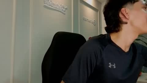 Snapshot of jacobo__parker21 chatting on 05-28-26, 02:31 jacobo parker online show from 05-28-26, 02:31