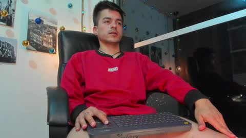 Snapshot of jacobstones_ chatting on 12-19-24, 06:12 JACOB STONES online show from 12-19-24, 06:12