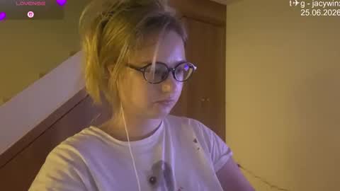 jacywinslat online show from 06-25-26, 01:15