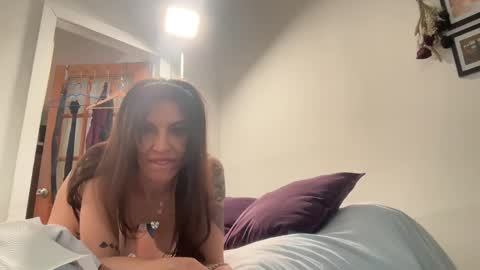 Snapshot of jada_lovelace chatting on 12-25-24, 05:26 JL online show from 12-25-24, 05:26